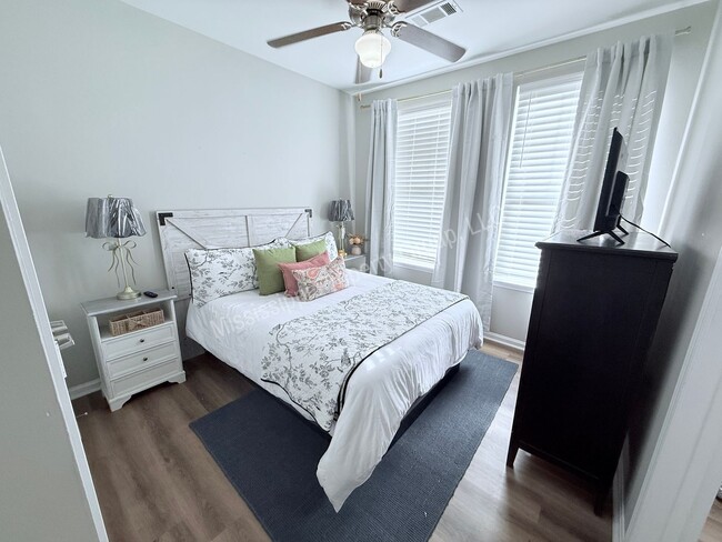 Building Photo - 3BR/3BA For Rent