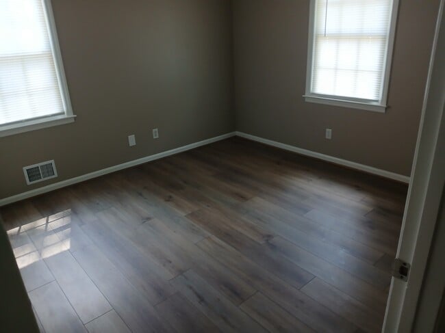 Building Photo - 107 Twin Creek Ct