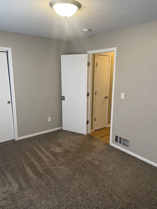 Building Photo - 3010 SE 17th St