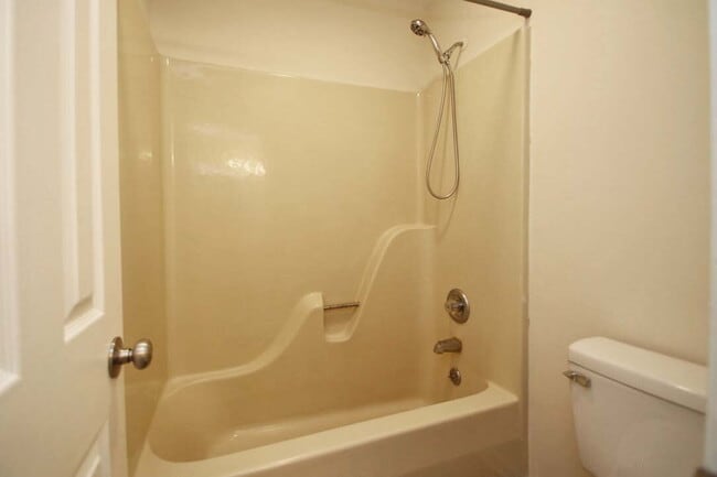 Building Photo - Four Bedroom Townhome with Plenty of Space!