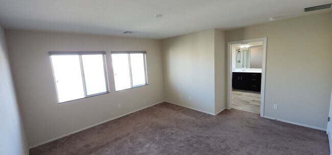 Building Photo - Beautiful 4BED / 3BATH home!