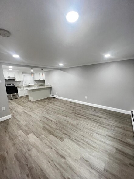 Building Photo - 394 Greenwood St