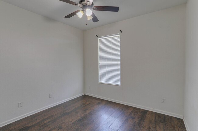 Building Photo - 4977 Pall Mall St W