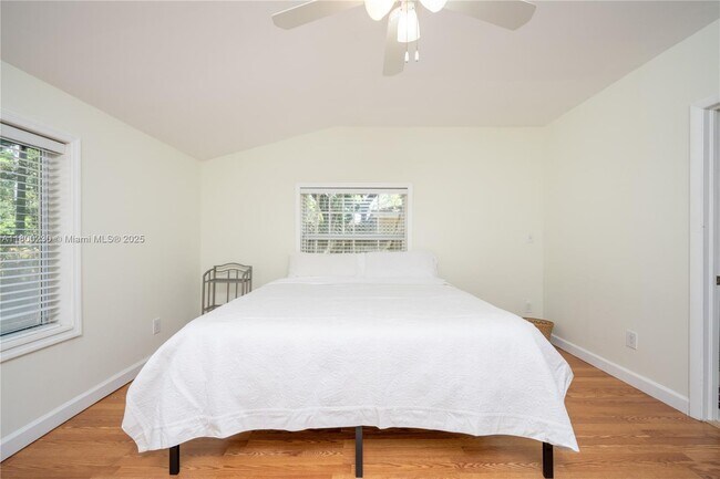 Building Photo - 2855 SW 17th Ave