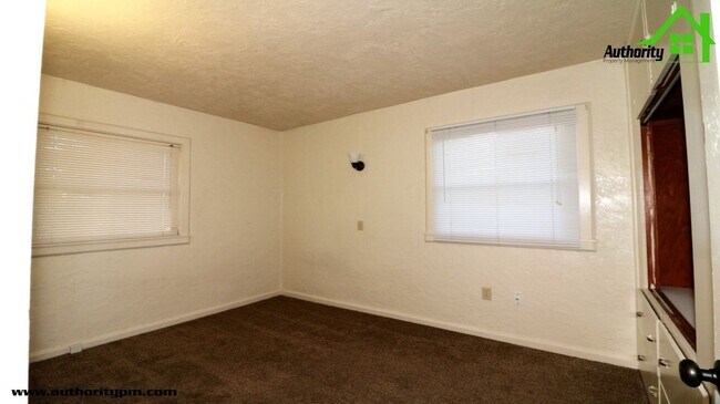 Building Photo - 1137 Magnolia Ave