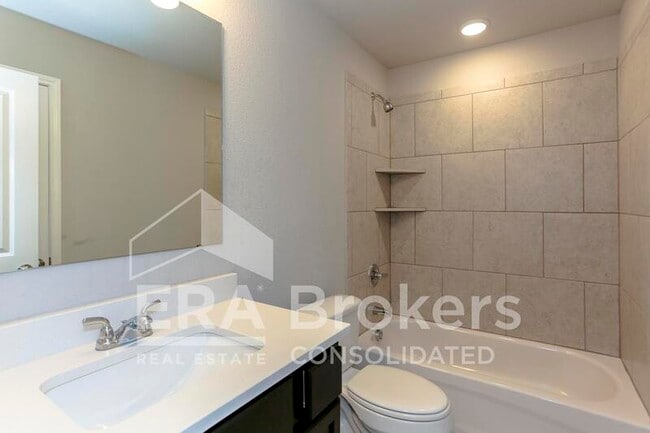 Building Photo - 6402 Golden Gate Dr