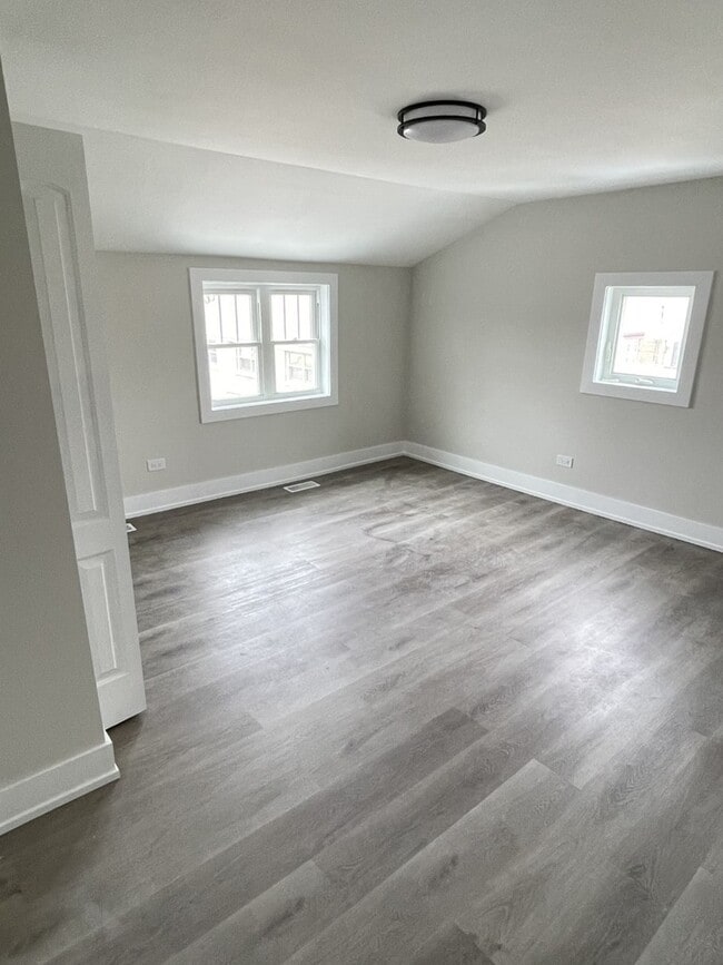 Building Photo - 5137 S Newland Ave