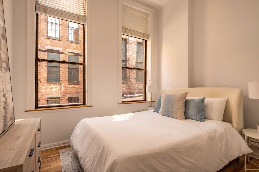 Building Photo - 508 Broadway-SI ID1035011P