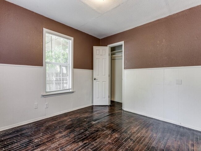 Building Photo - 1136 Garland Ave