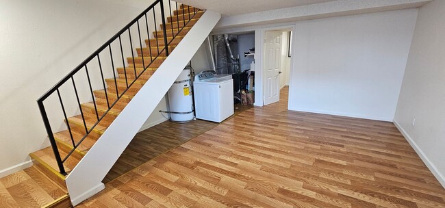Building Photo - 3 Bed 2 bath Park Terrace Town Home FOR RENT