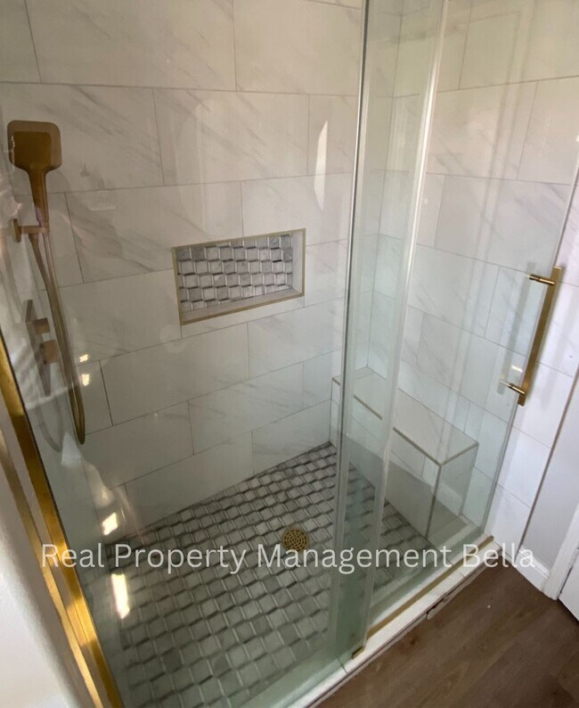 Building Photo - 25249 Silverwood Ln
