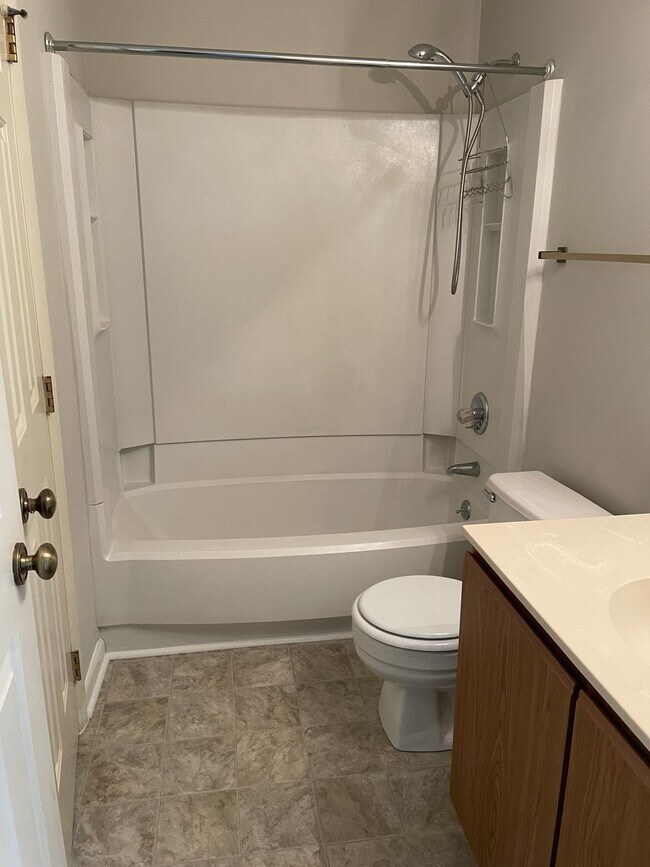 Guest Bathroom - 5905 Suncreek Ct