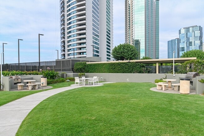 Building Photo - Fully Furnished and Spacious 2 Bedroom 2 Bath - OCEAN VIEW!