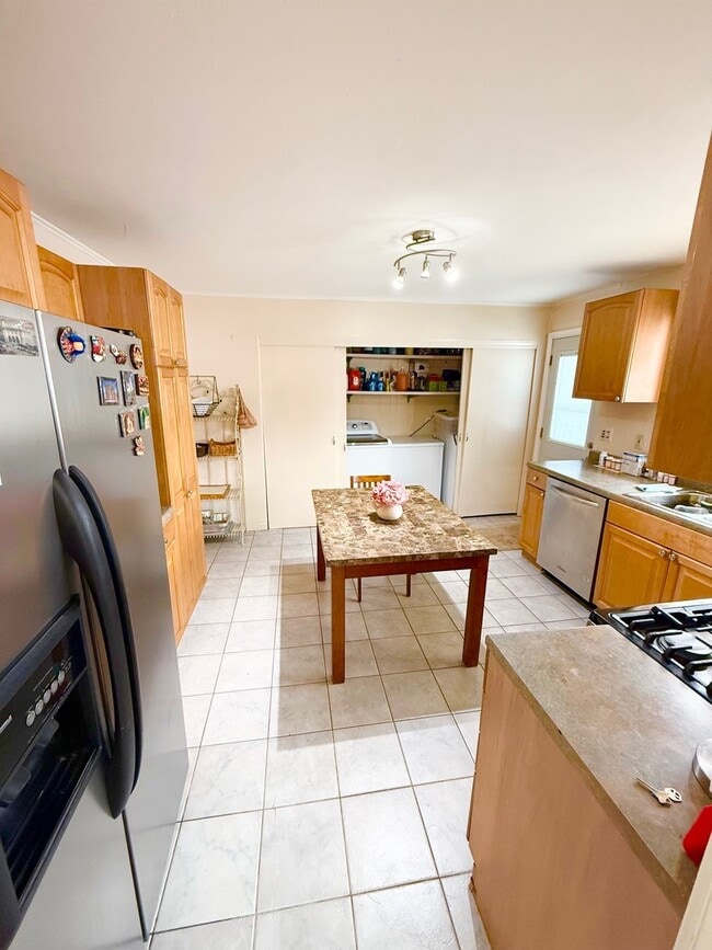 Building Photo - 2909 Oakton St