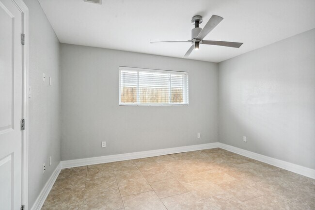 Building Photo - 6752 Fleur De Lis Dr