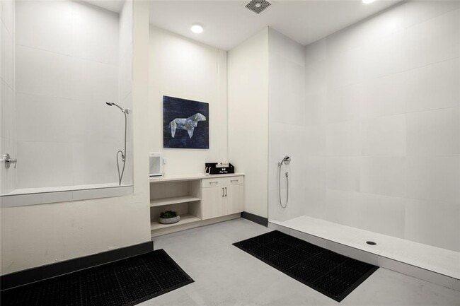 Building Photo - 6324 N Lamar Blvd