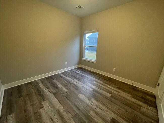 Building Photo - 16251/53 Ike Ct