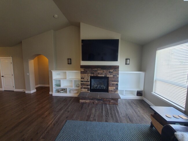 Building Photo - FOR RENT: West Pasco with heated inground ...