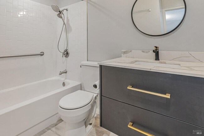 Building Photo - 363 Eden Roc Dr