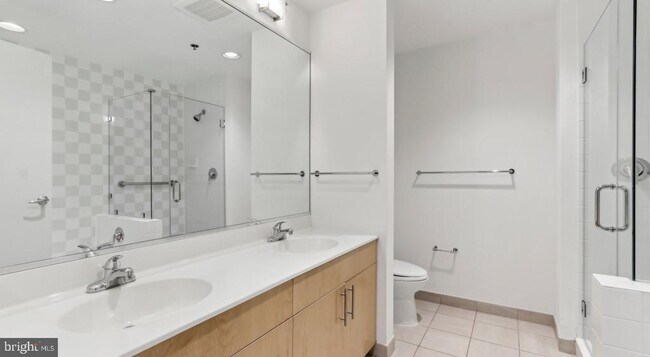 Building Photo - 207 W Washington Square