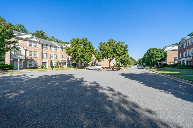 Building Photo - 3305 Chastain Gardens Dr NW