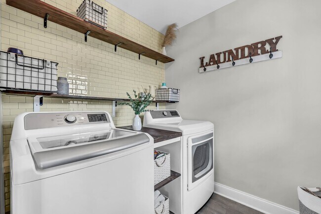 Building Photo - 505 Sourwood Dr