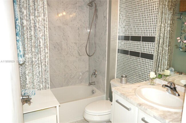 Building Photo - 253 NE 2nd St