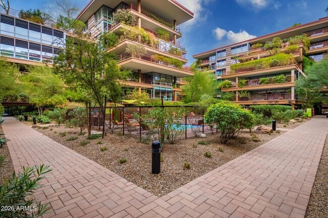 Building Photo - 7117 E Rancho Vista Dr