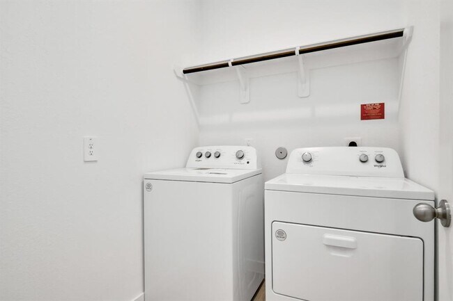 Building Photo - 3843 Pierce Pl Ln