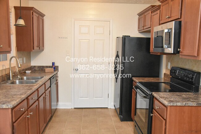 Building Photo - 658 Copper Creek Dr