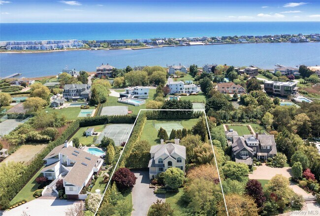 Primary Photo - 7 Stillwaters Ln