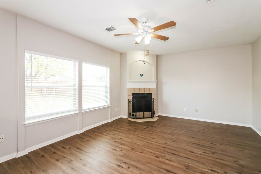 Building Photo - 12230 Heritage Grove Dr