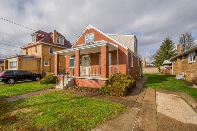 Building Photo - Don’t miss this! Beautifully RENOVATED 3 bedroom in Stowe!!