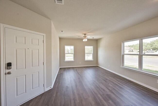 Building Photo - NO ADMIN FEE- SAVINGS OF $300.00!