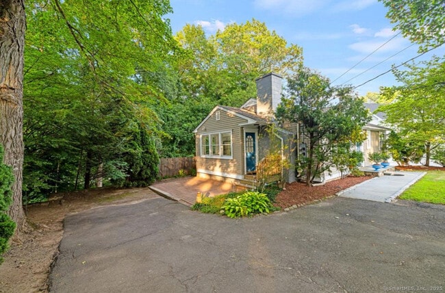 Building Photo - 412 Main St