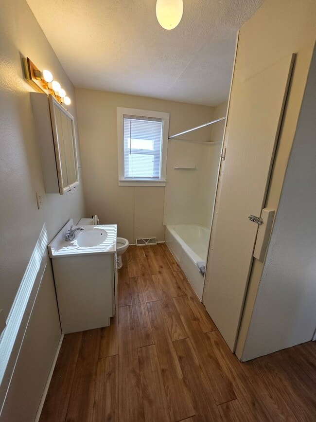 Building Photo - ? 2 Bed | 1 Bath | Fully Fenced Yard | Rent Ready! ?