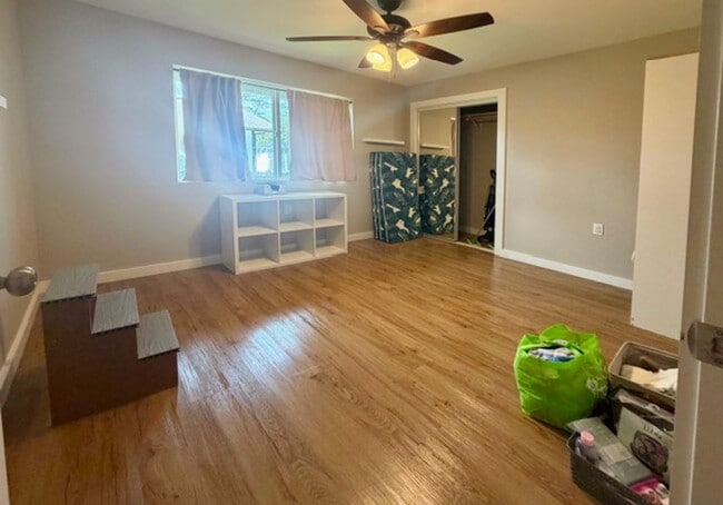 Building Photo - Beautiful & spacious 3 bedroom, 2 bathroom home in Ainaloa Subdivision.