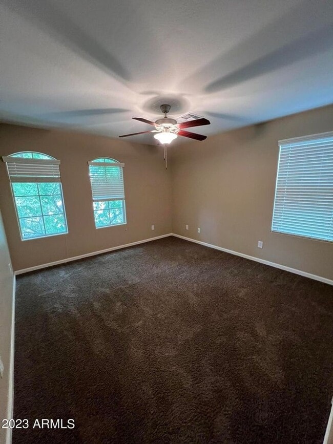 Building Photo - 3 bedroom 2 bath home in the desirable Higley Park community.