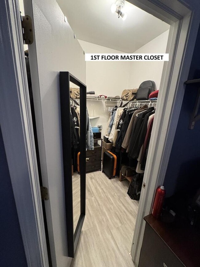 Building Photo - 2143 W 18th Pl