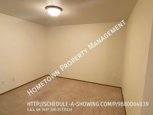 Building Photo - 3 bdrm Townhouse Avail NOW!