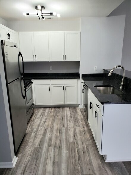 Granite counter tops - 20 Greystone Ct