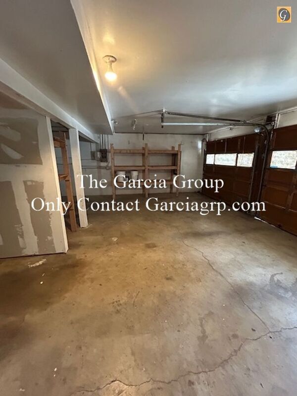 Building Photo - 17050 SE Gurnee Ave