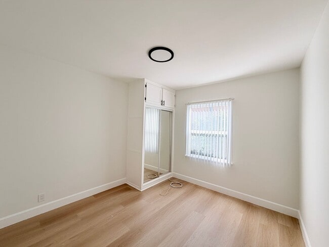 Building Photo - 3604 W 63rd St