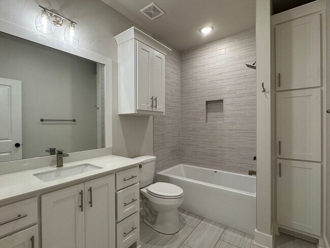 Building Photo - 7069 Hillside Ave
