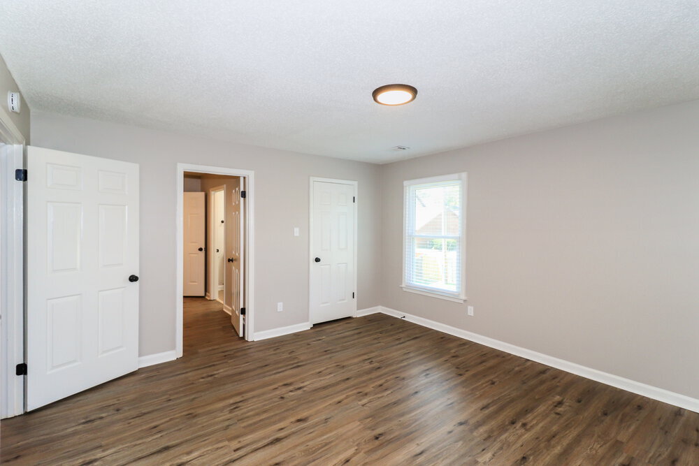 Building Photo - 8144 Creekside Cir N