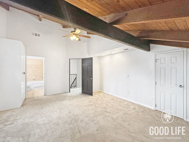 Building Photo - Stunning 2B/2.5BA Townhouse w/ W/D, Private Balconies & Pool!