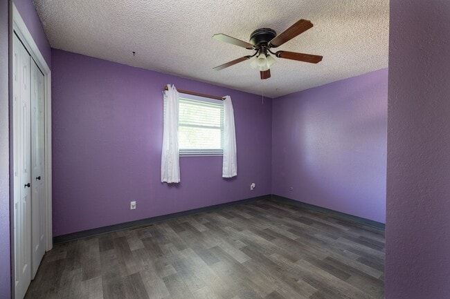 Building Photo - Spacious 5-Bedroom Home with Bonus Room & ...
