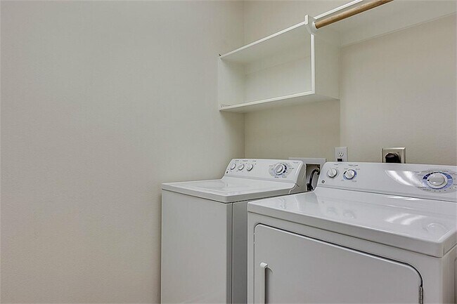 Building Photo - 251 Bloomhill Pl
