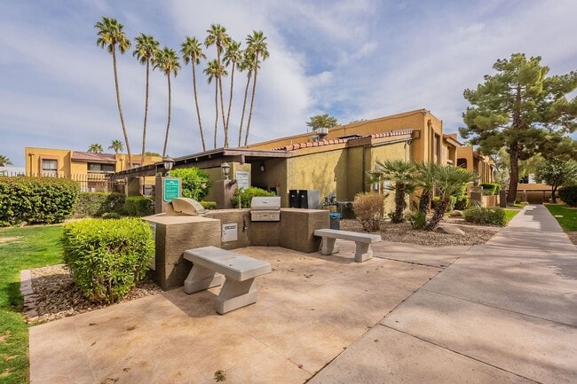 Building Photo - Charming Old Town Scottsdale Condo with Re...