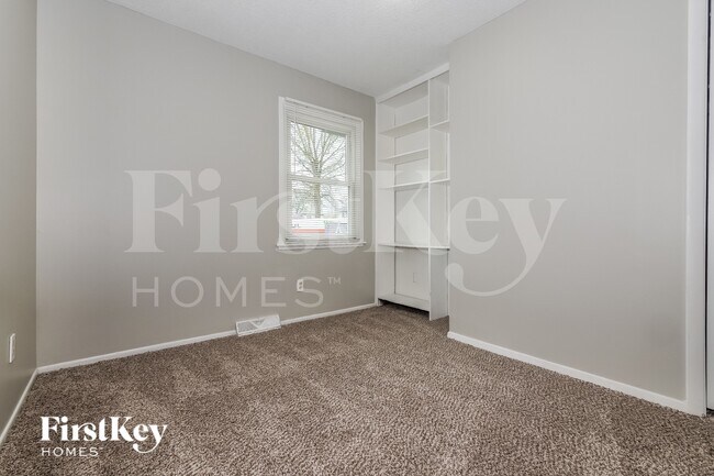 Building Photo - 19304 E 7th St N